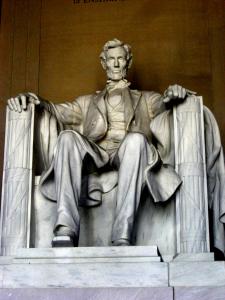 Statue of President Lincoln in WDC during day.